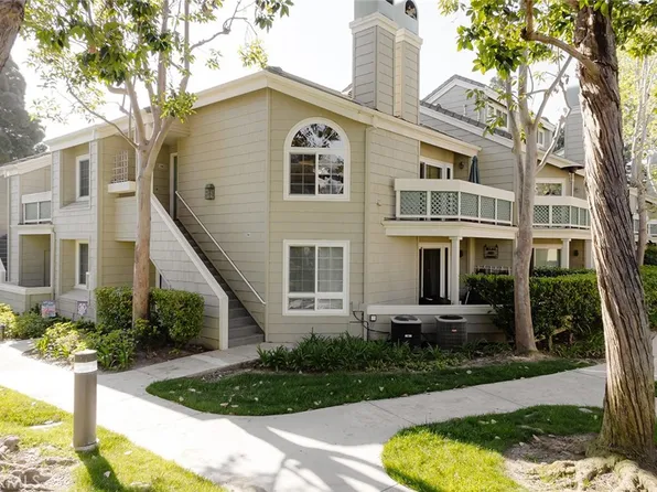 19351 Seahorse Ln Unit 208, Huntington Beach, CA 92648