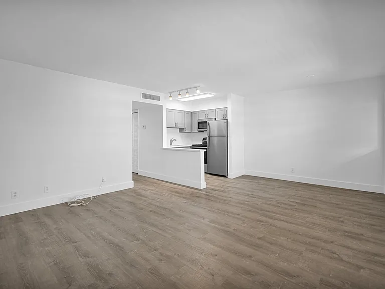 4051 NE 13th Ave #69 — Photo 14