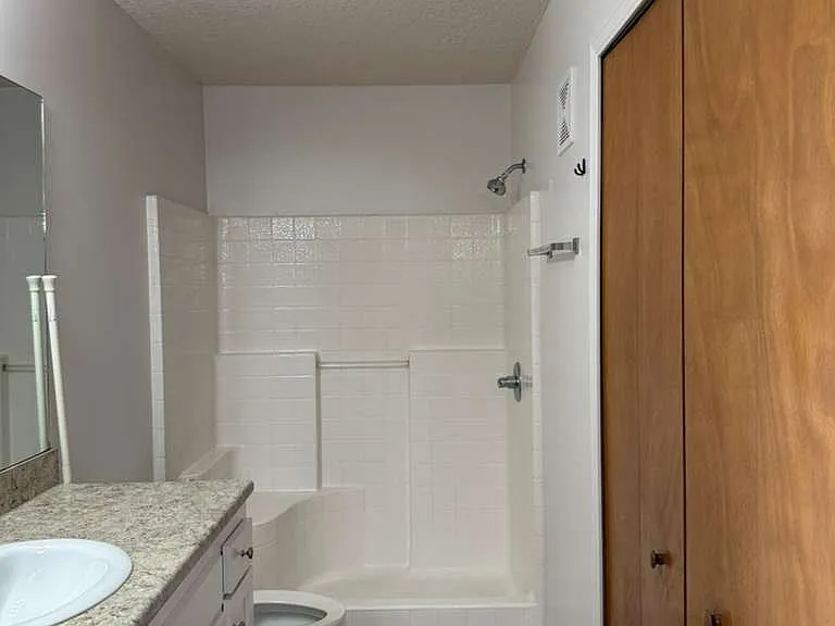 702 Meadowbrook Dr — Photo 5