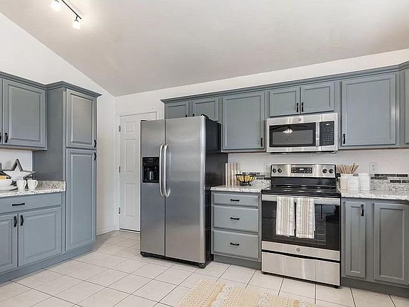 4th image of 2805 40th Avenue Ct