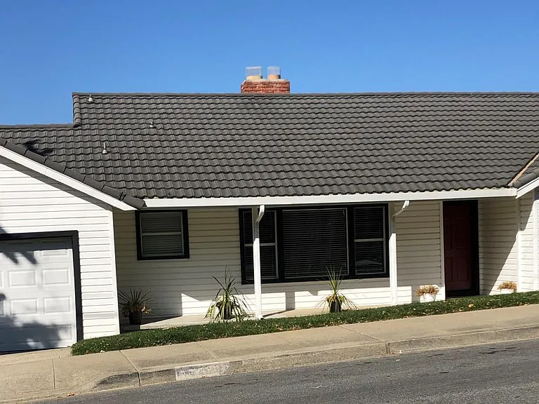1342 Rainbow Dr — Photo 2