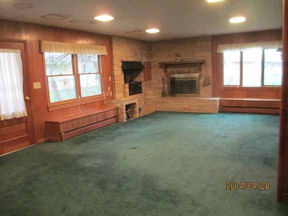 main fm/room  fireplace