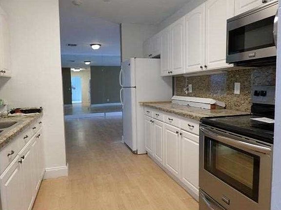 4th image of 18001 NE 9th Ct