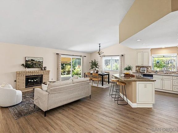 4th image of 813 Viking Ln