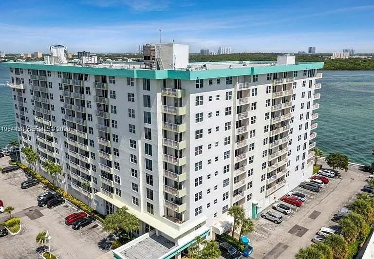 10350 W Bay Harbor Dr #5L — Photo 14