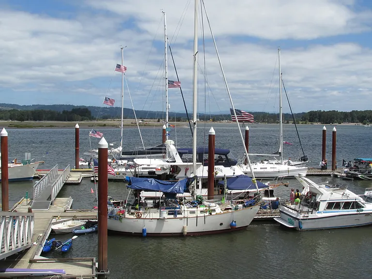1 block to boating fun!