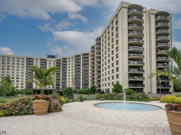 2 Claridge Dr 8HE #8HE, Verona Twp., NJ 07044