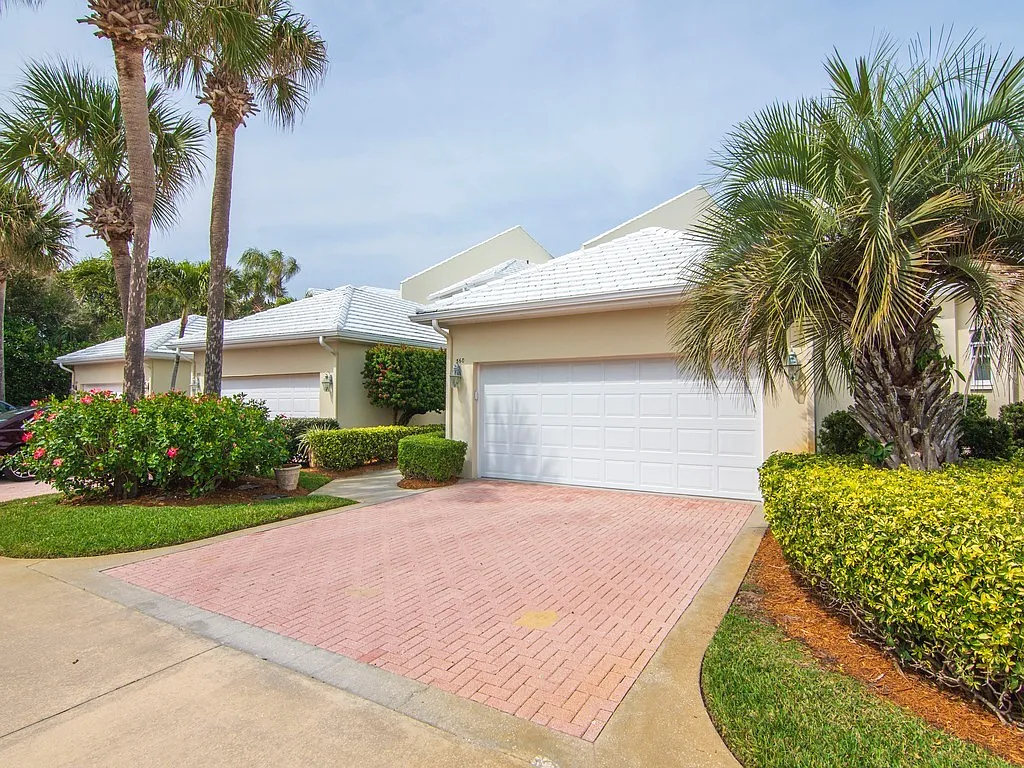 3 bed, 3.5 bath, 2579 sqft, $12,000 — Photo 2