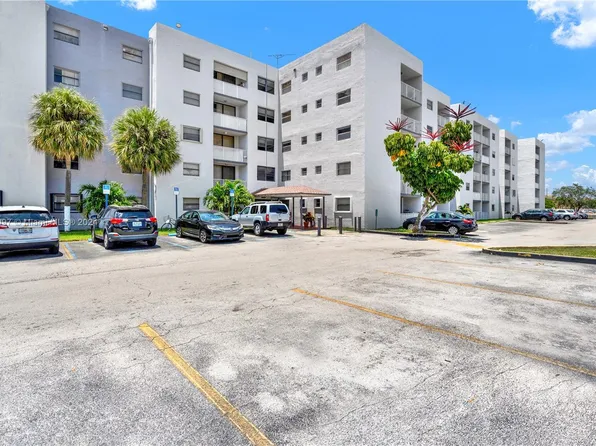 8145 NW 7th St APT 411, Miami, FL 33126