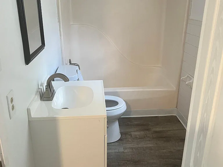 211 Elyria Dr #4 — Photo 4