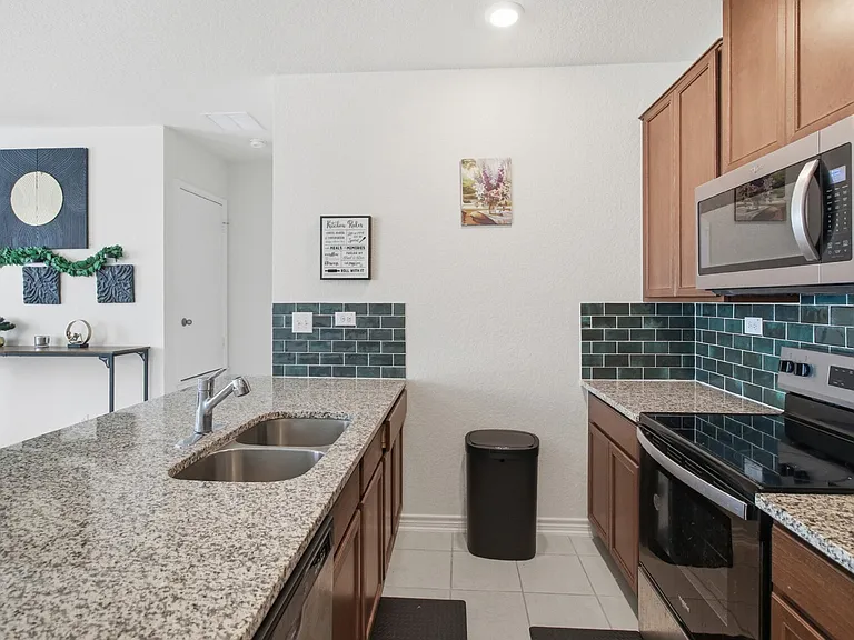 4731 Plaza Ctr — Photo 8