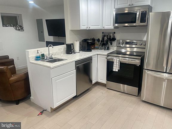 3rd image of 906 I St SE #1