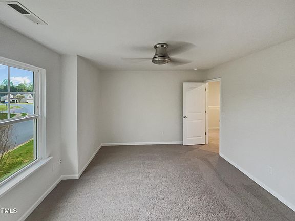 5th image of 400 Collington Dr
