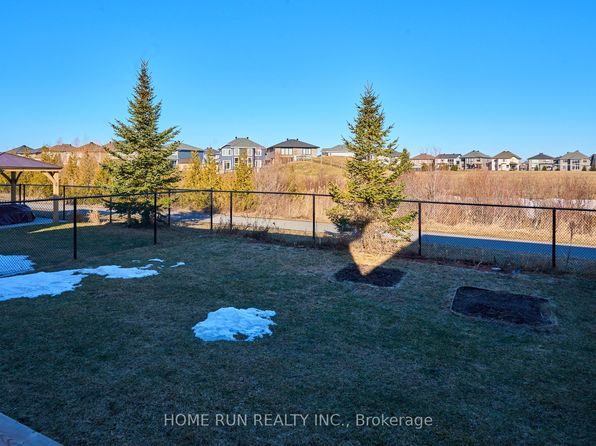 212 Condado Cres, Ottawa, ON K2V 0P3