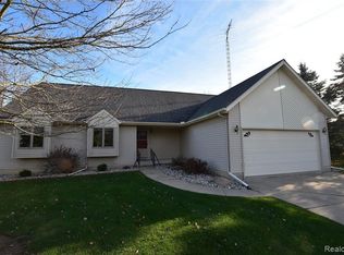 3204 Woodvalley Dr, Flushing, MI 48433