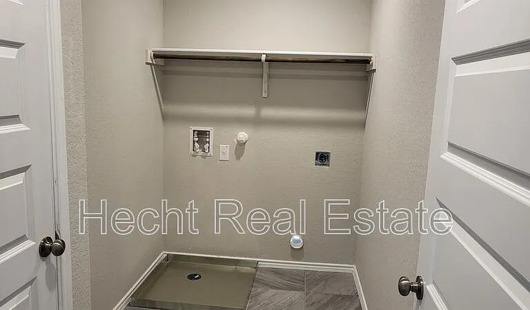 2440 Ayers Dr — Photo 17