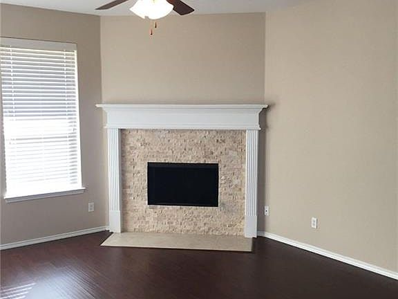 3rd image of 505 Castlebrook Ct