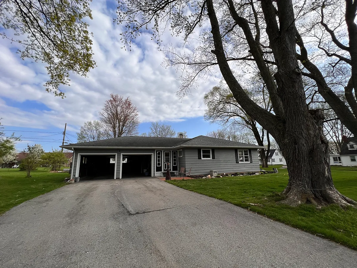 Building Photo - 114 Elbar Dr