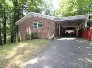 202 Cedar St, Galax, VA 24333