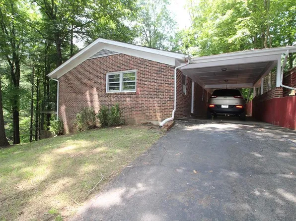 202 Cedar St, Galax, VA 24333