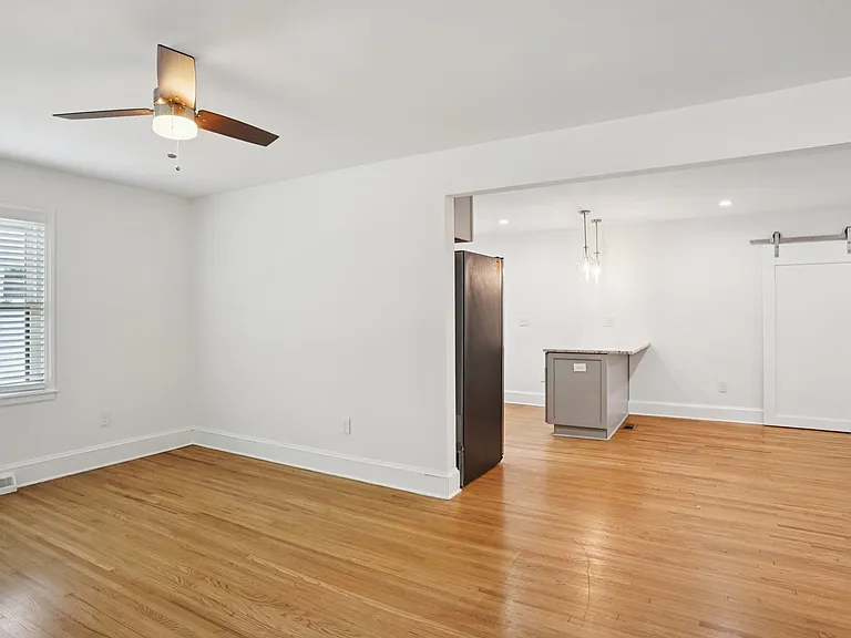2318 Amesbury Ave — Photo 14