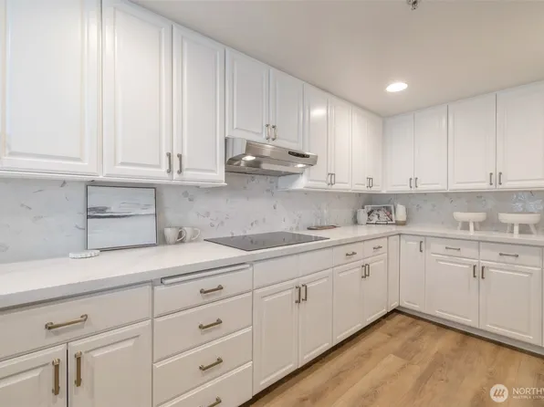 177 107th Avenue NE #1708, Bellevue, WA 98004
