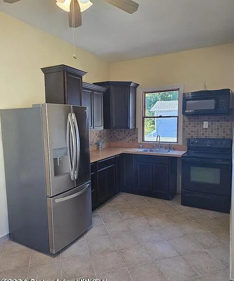 145 Oakdale St — Photo 2