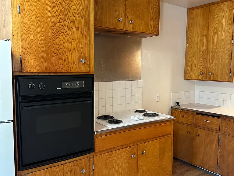 121 Grove St #3 — Photo 5