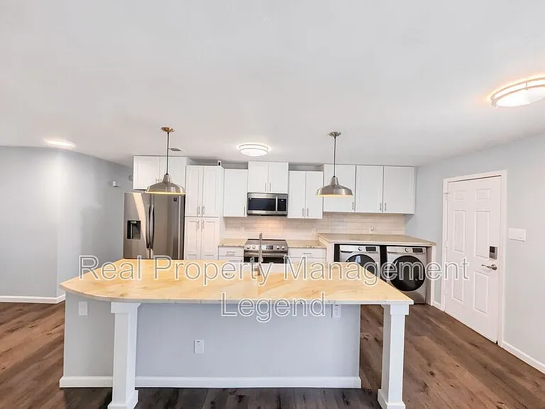 109 N Heights Dr — Photo 12