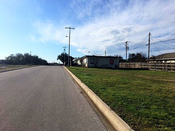 2nd image of 104 Oakland Dr