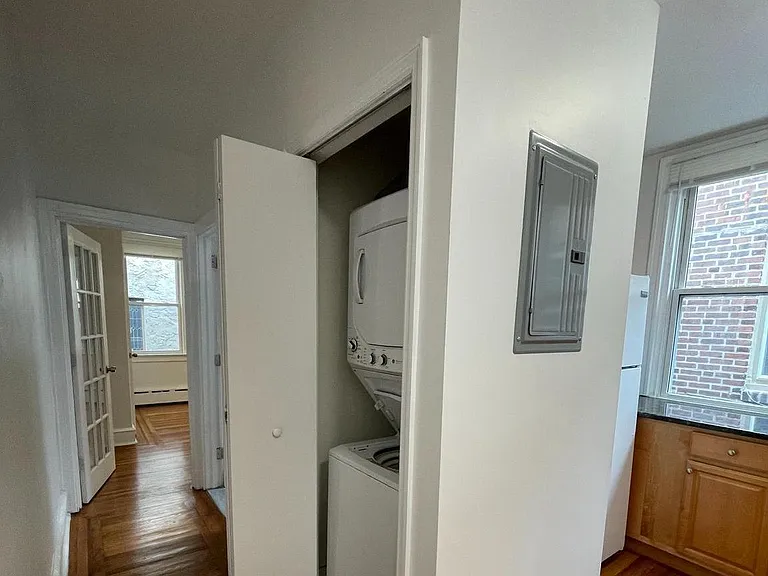 641 Bainbridge St #B — Photo 15