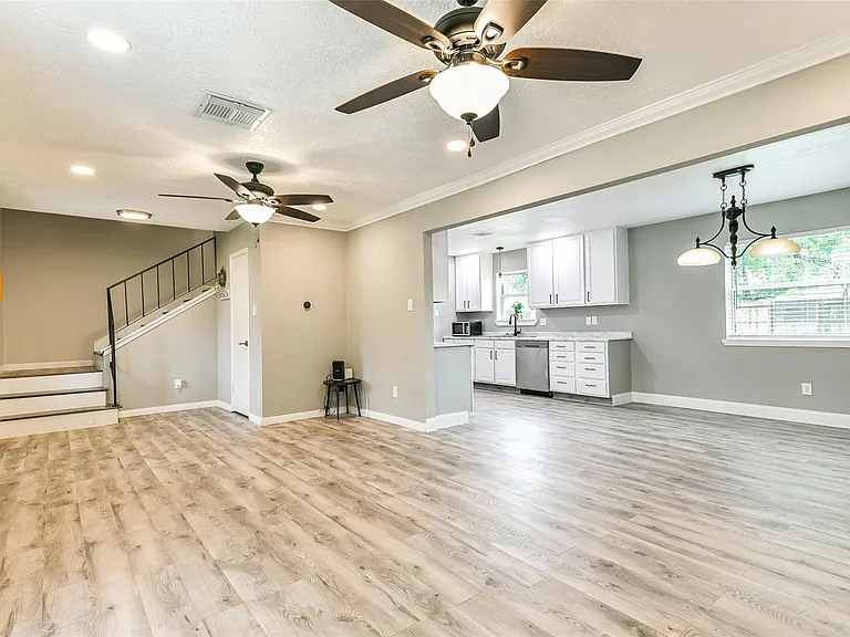 207 Woodvale Dr — Photo 9