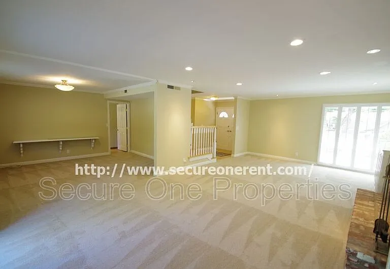 5827 Fairhaven Ave — Photo 8