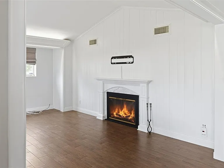 1228 Spring Lake Dr — Photo 5