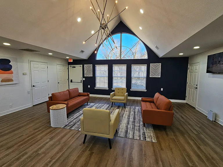 Highland Glen — Photo 1