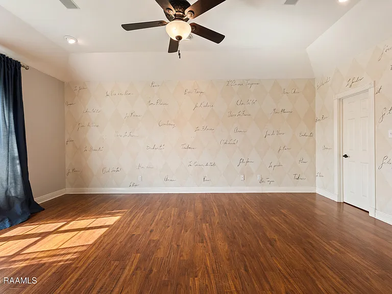 300 Oak Hollow Dr — Photo 28