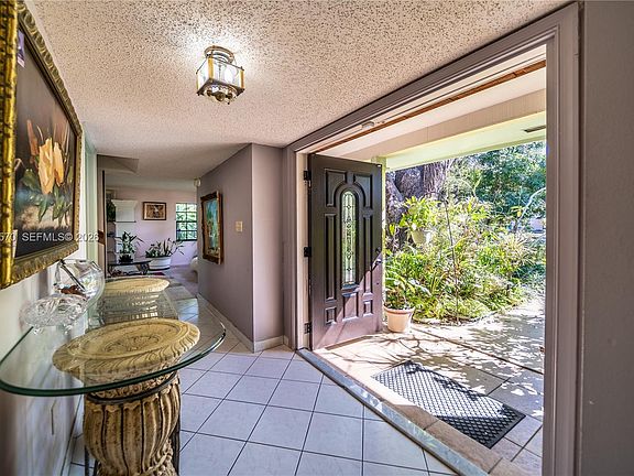 4th image of 6337 SW 32nd St