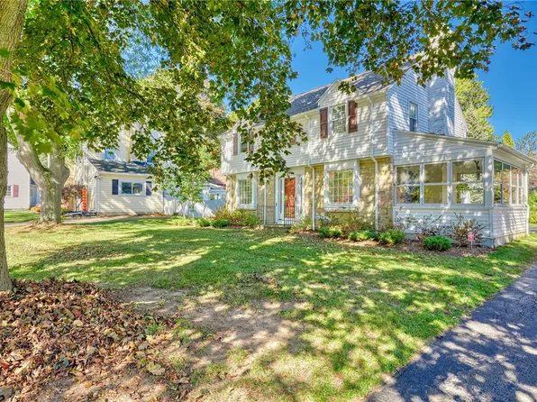 248 Chestnut Hill Dr, Rochester, NY 14617