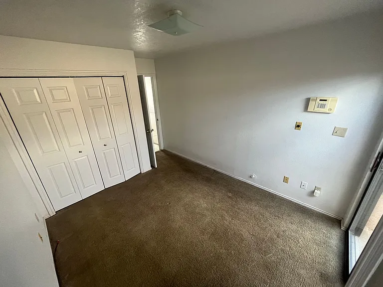 341 E D L Sargent Dr — Photo 7