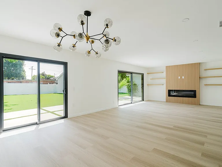 8400 Chimineas Ave — Photo 5