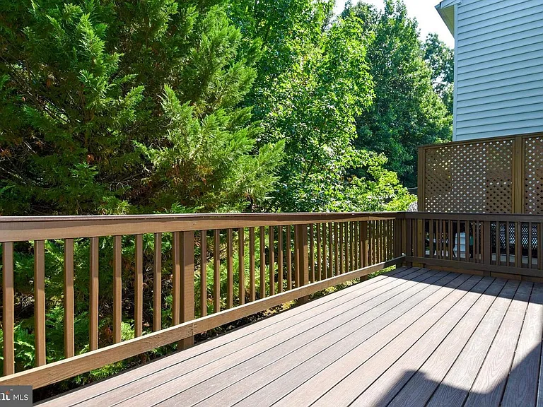 7810 Locust Leaf Ln — Photo 27