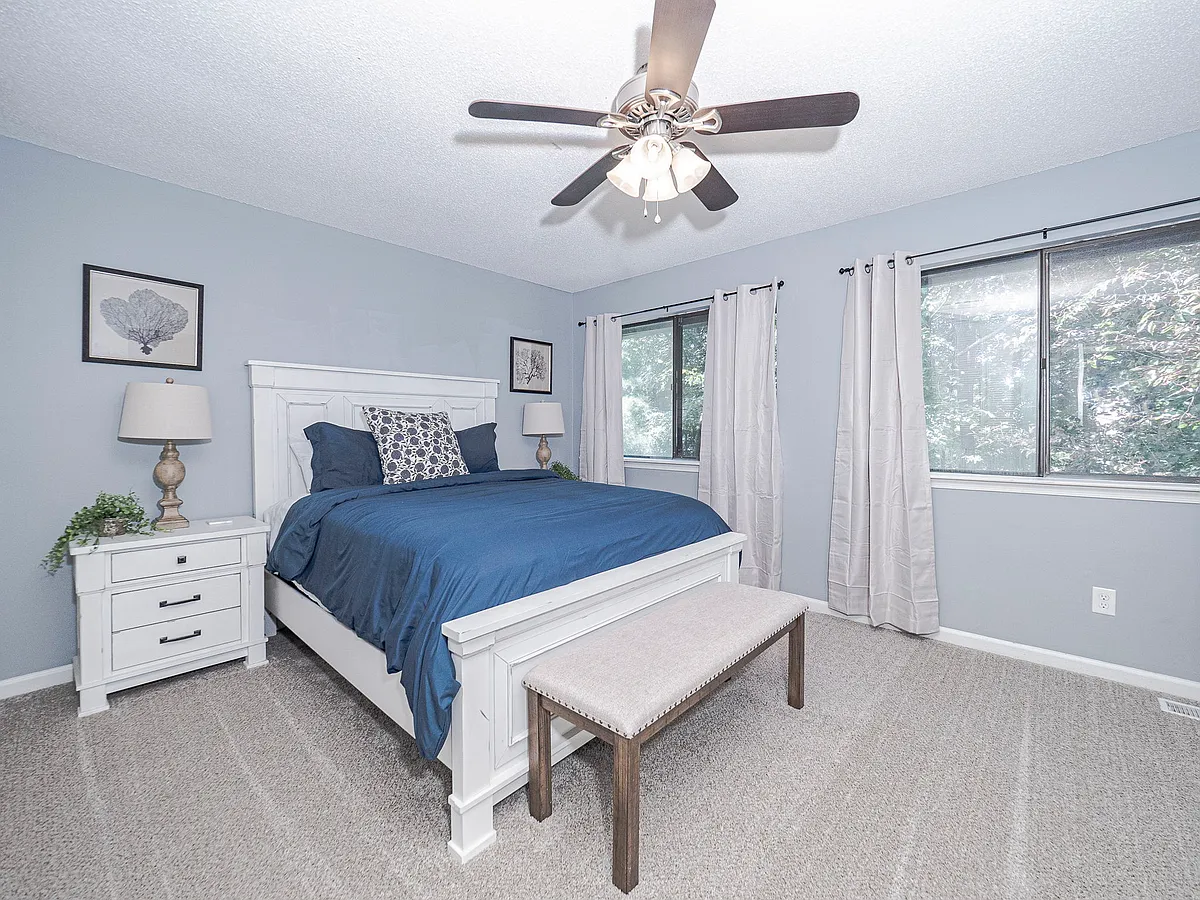 Building Photo - 4249 Lake Ridge Dr #5-B-1