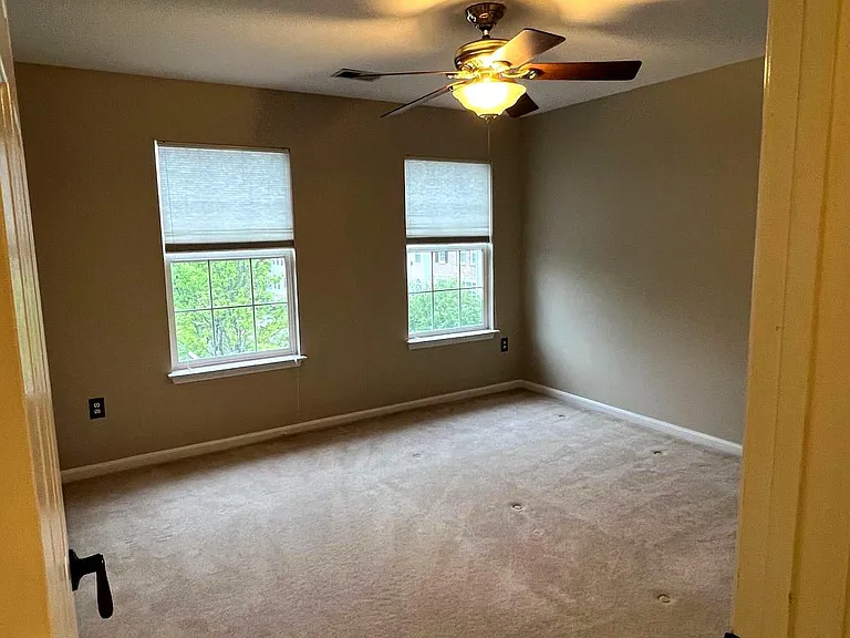 47370 Victoria Falls Sq — Photo 41