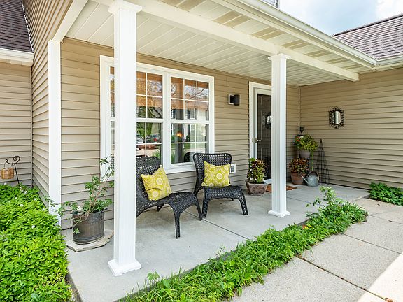 2nd image of 2209 S Laurelwood Dr