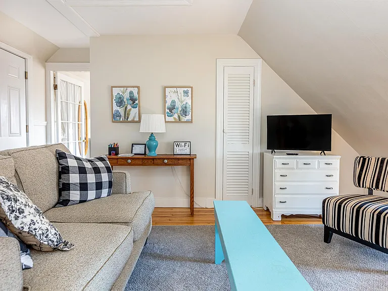 80 Roberts St #3 — Photo 6