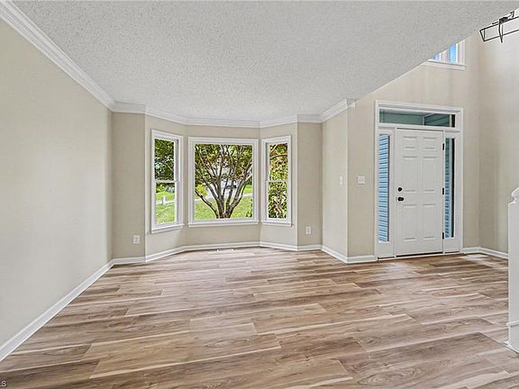 2nd image of 7 Creekstone Ct