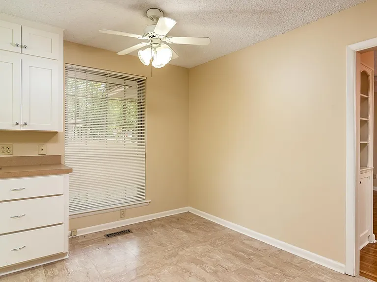 9601 Temple Dr — Photo 16