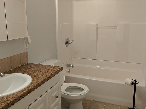 3rd image of 4806 Bragg St