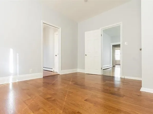 198 Myrtle Avenue image 10 of 24