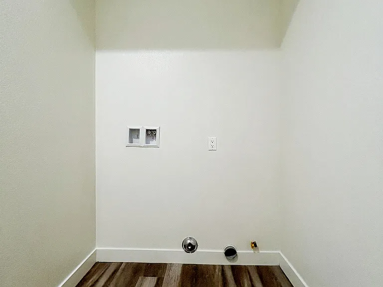 8425 Telegraph Rd — Photo 19